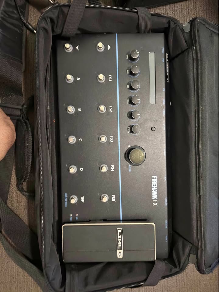 Line 6 Firehawk FX multi-effects floorboard